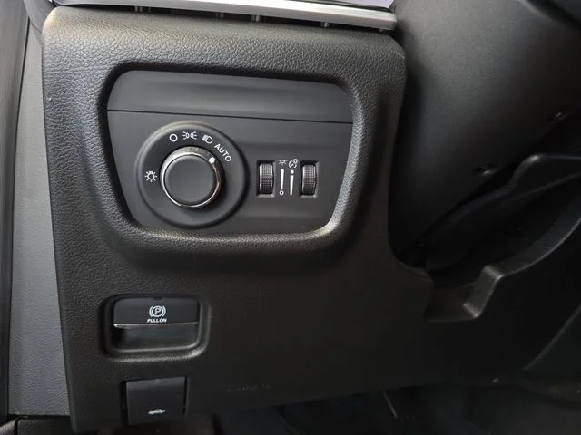 Used 2023 Diamond Black Jeep Altitude X image 23