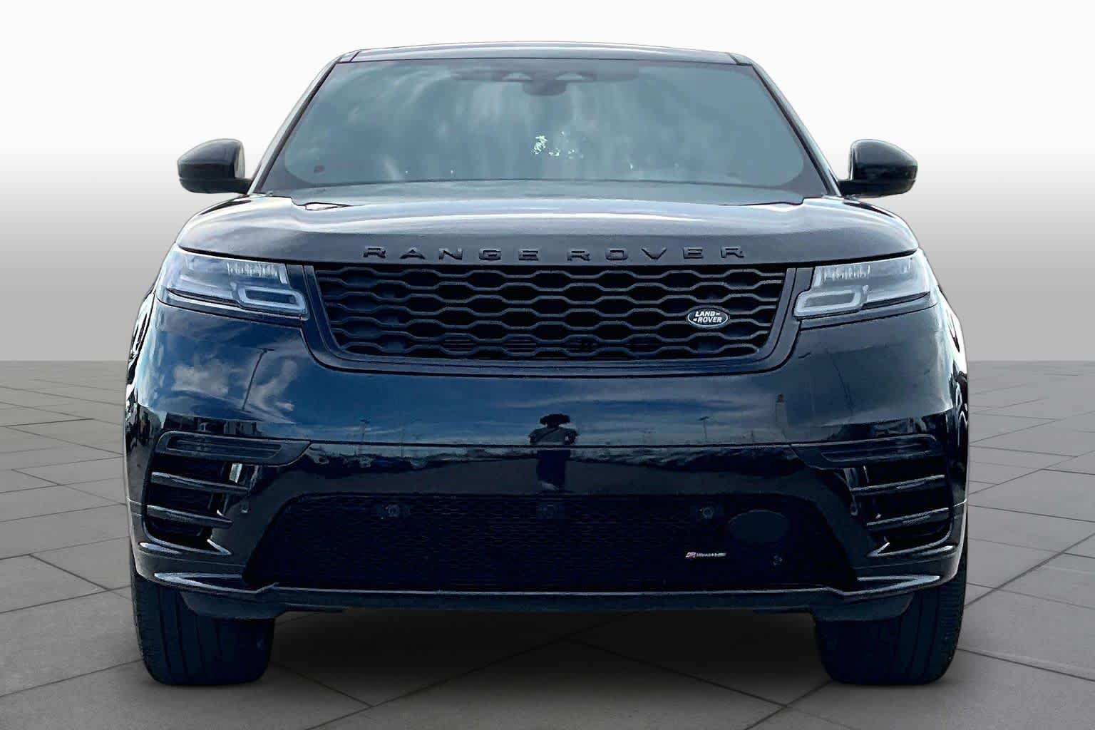 Used 2022 Santorini Black Metallic Land Rover R-Dynamic S image 4