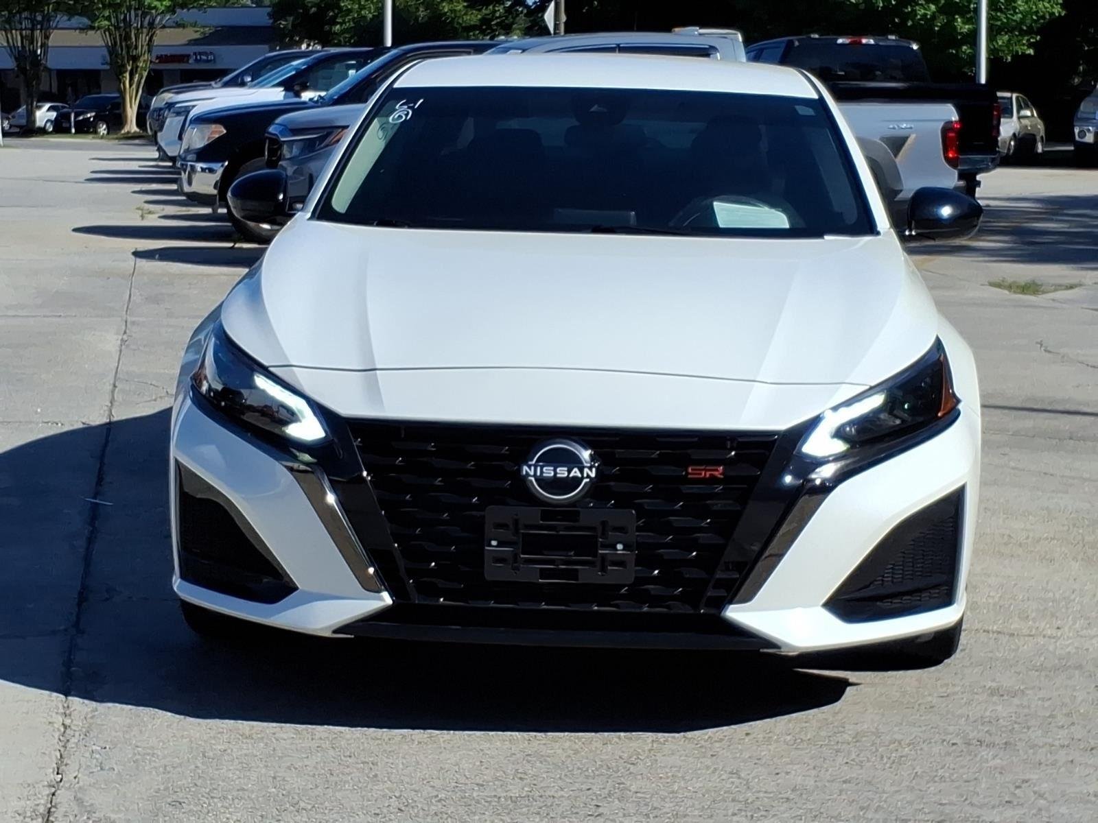 Used 2023 Pearl White Tricoat Nissan 2.5 SR image 2