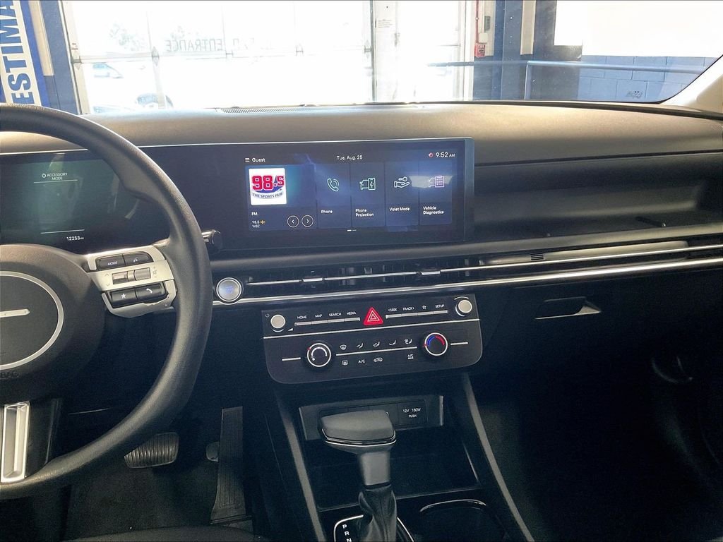 Used 2025 Silver Hyundai SE image 18