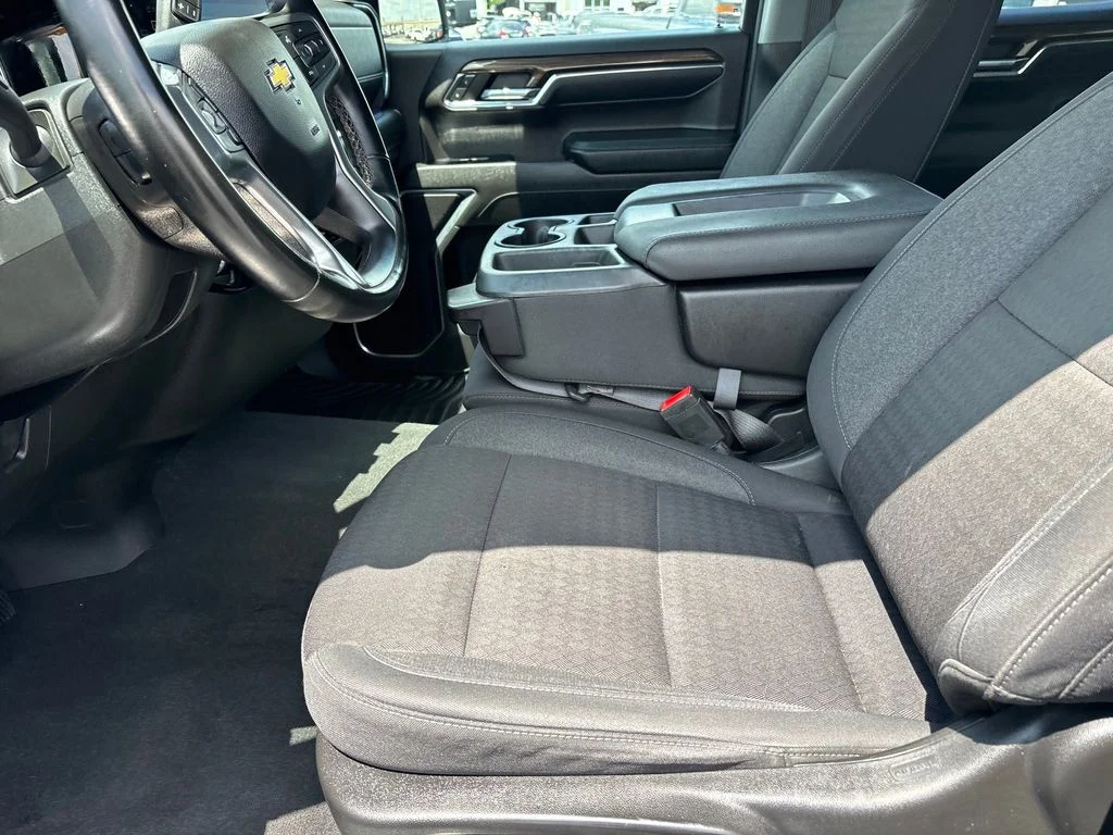 Used 2024 White Chevrolet LT image 10