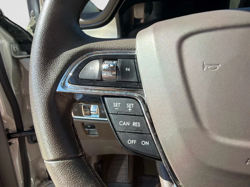 Used 2023 White Lincoln Standard image 30