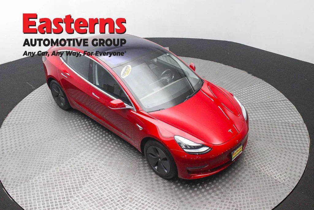 Used 2018 Red Tesla Long Range image 3