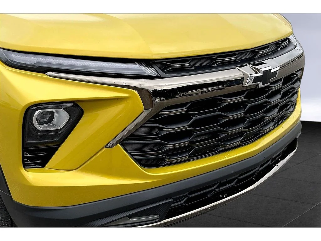 Used 2025 Nitro Yellow Metallic Chevrolet ACTIV image 20