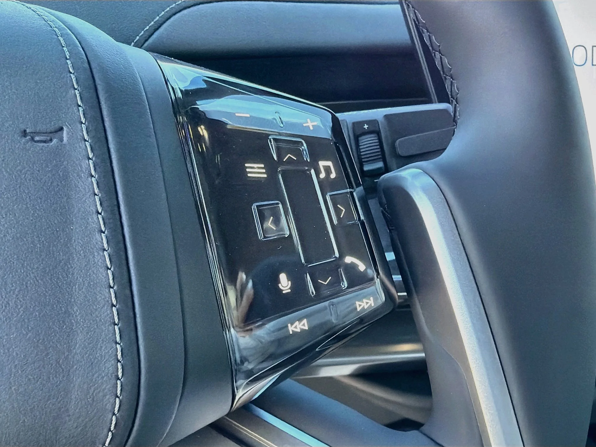 New 2027 Brooklyn Grey Metallic BMW 50 xDrive image 37