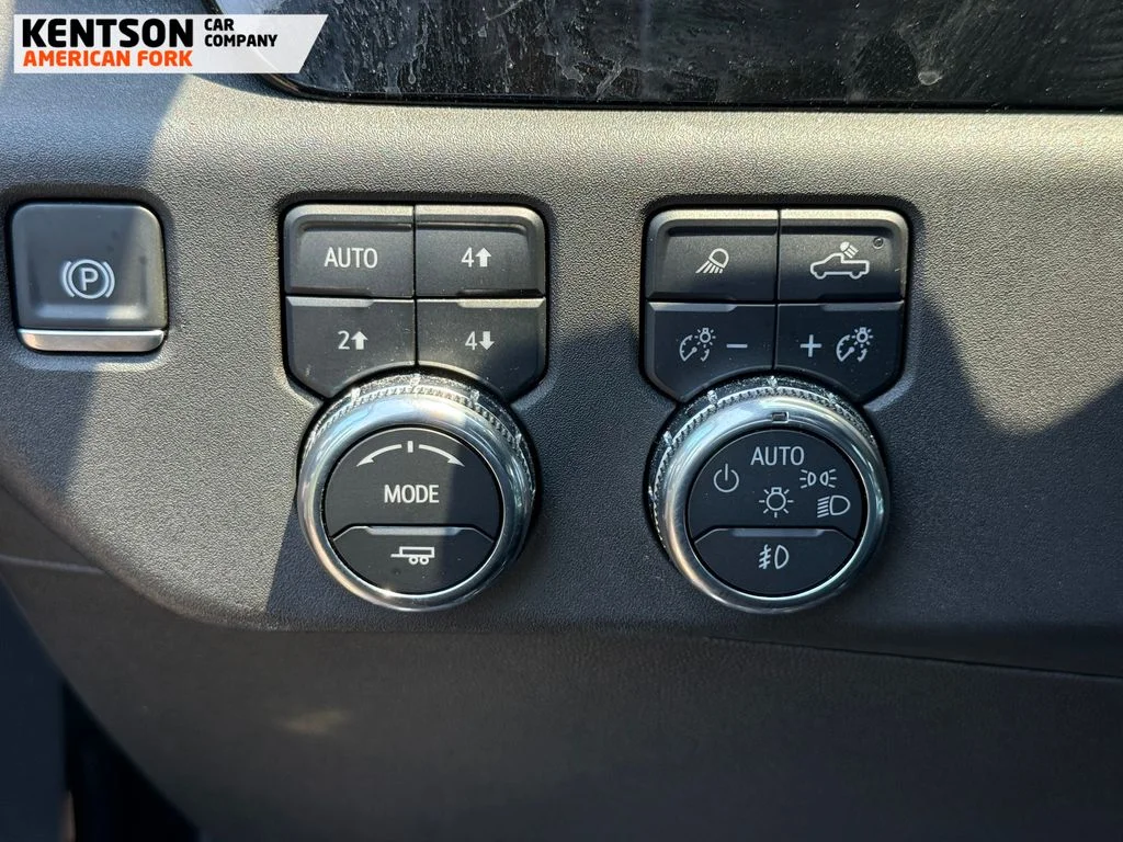 Used 2025 Black GMC Elevation image 17