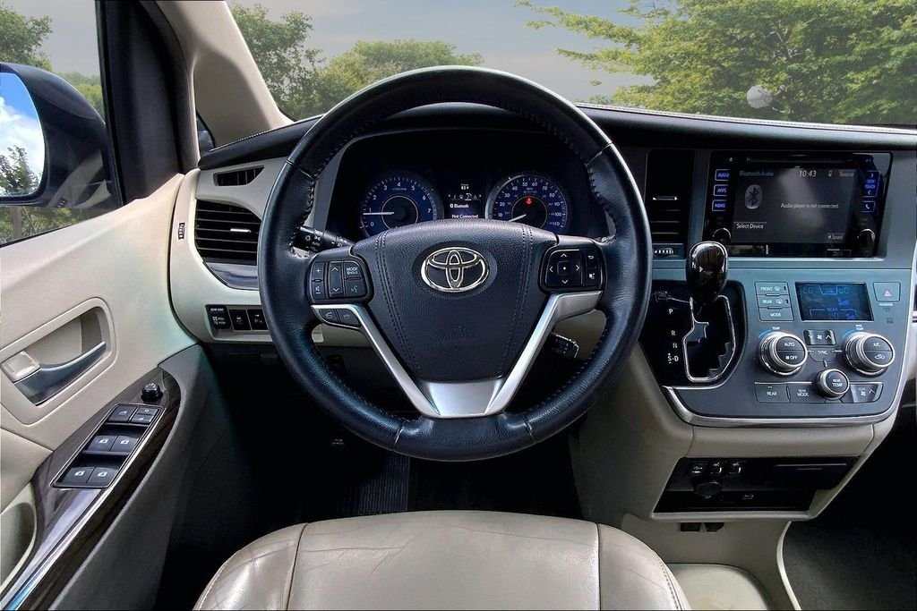 Used 2015 White Toyota XLE Premium image 8