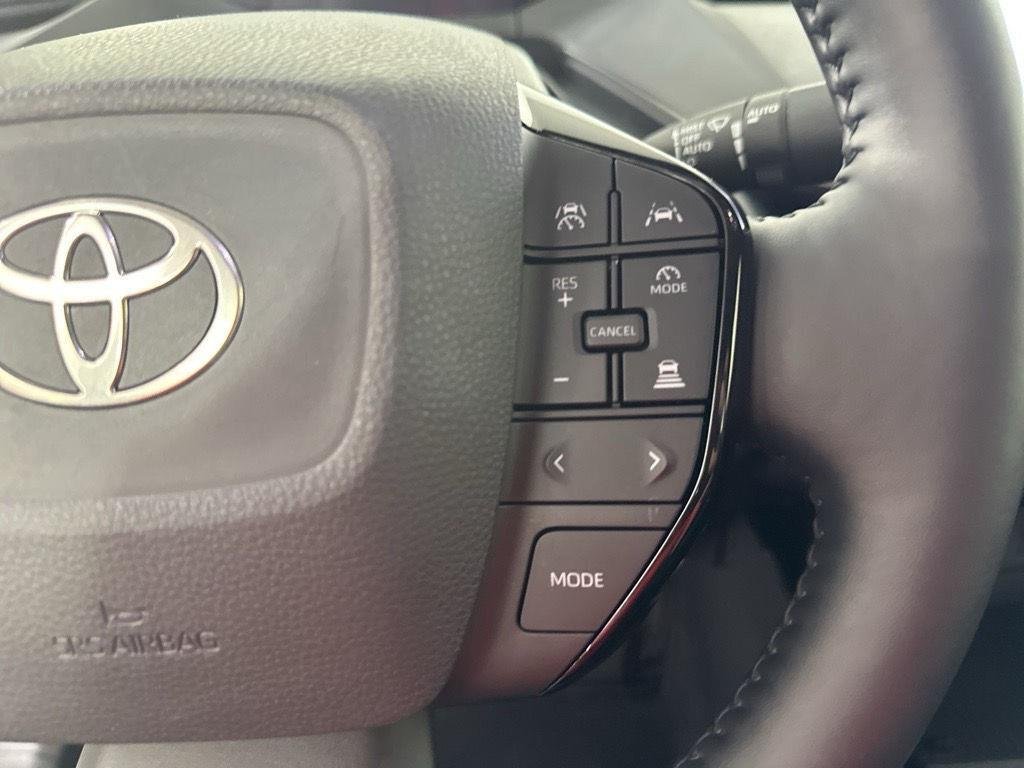 Used 2025 Cutting Edge Toyota XLE image 15