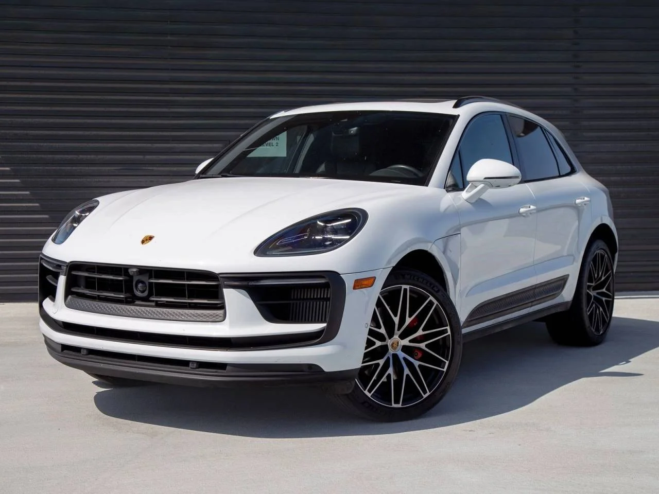 2023 Porsche Macan S's photo