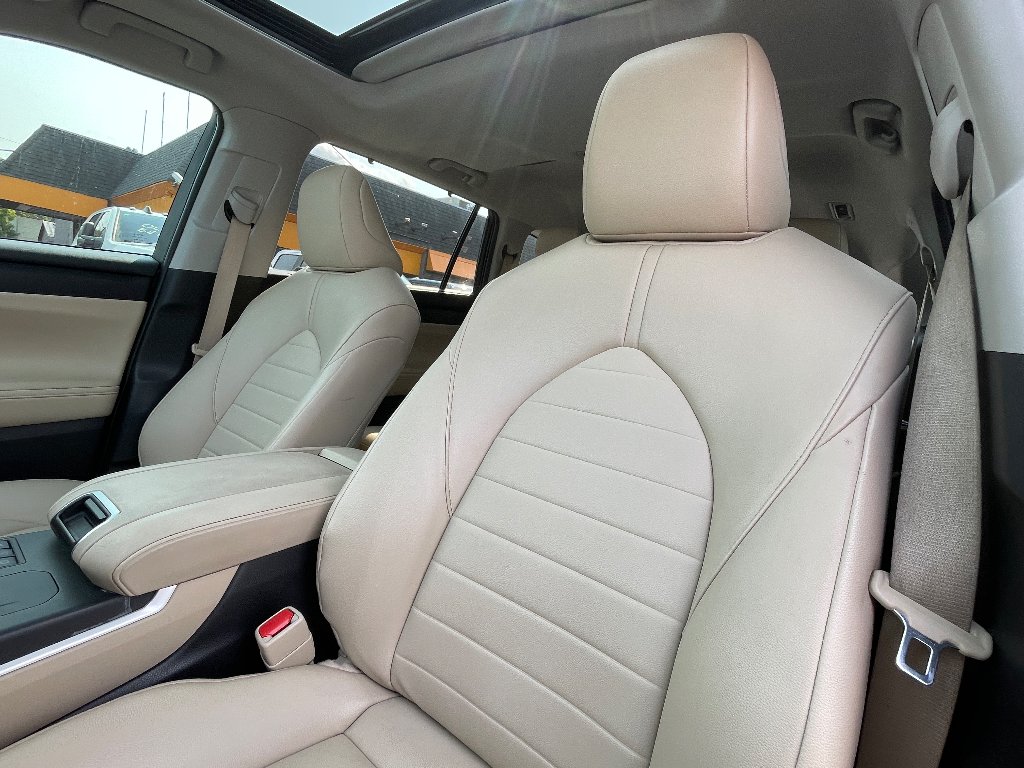 Used 2024 Midnight Black Metallic Toyota XLE image 15