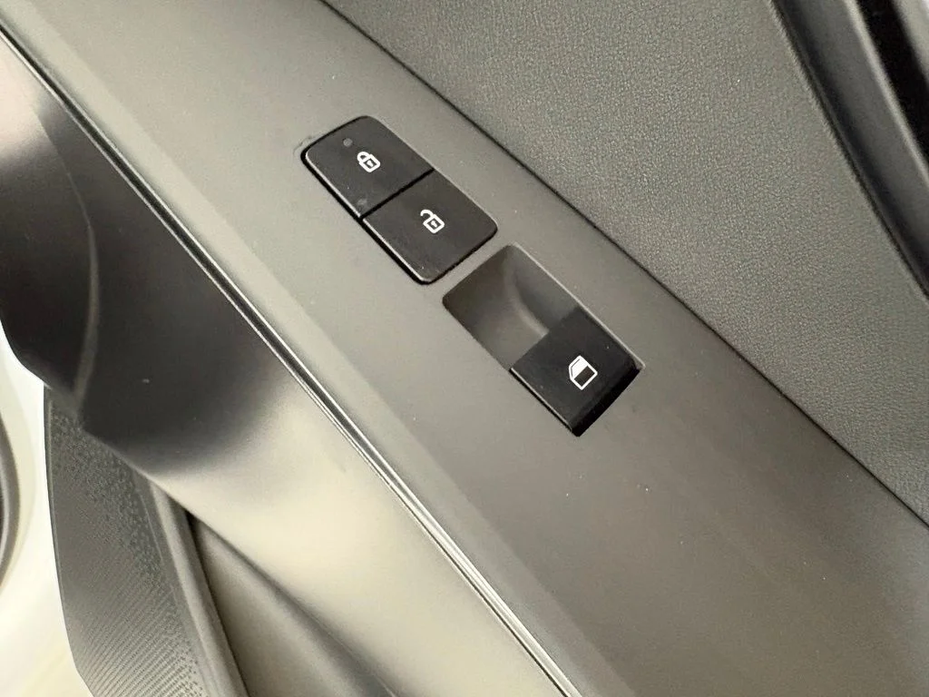 New 2026 Snow White Pearl Kia LX image 13