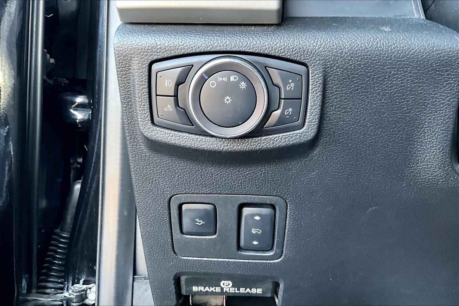 Used 2019 Agate Black Ford LARIAT image 33
