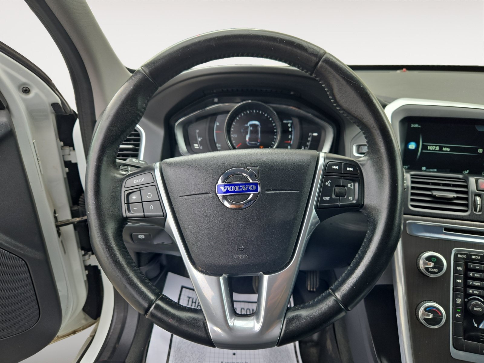 Used 2016 Ice White Volvo T5 Drive-E Premier image 13