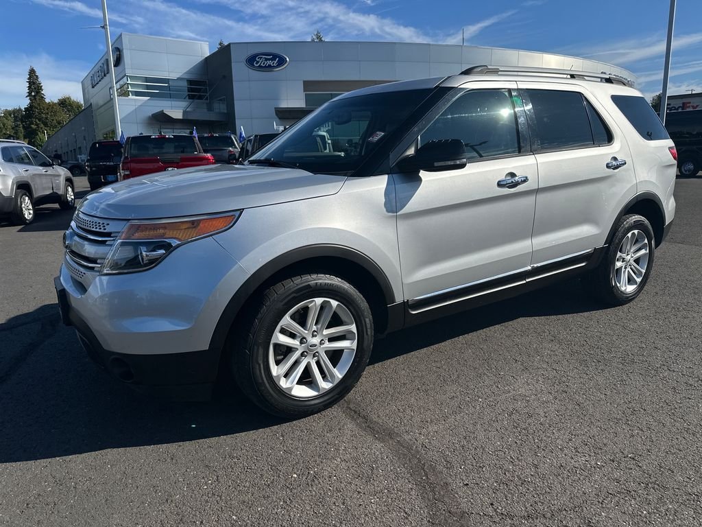 Used 2015 Silver Ford XLT image 2