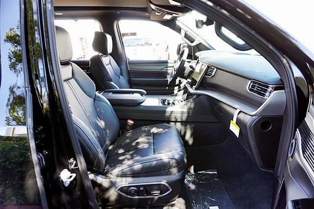 New 2026 High Gloss Black Jeep Limited Reserve image 13