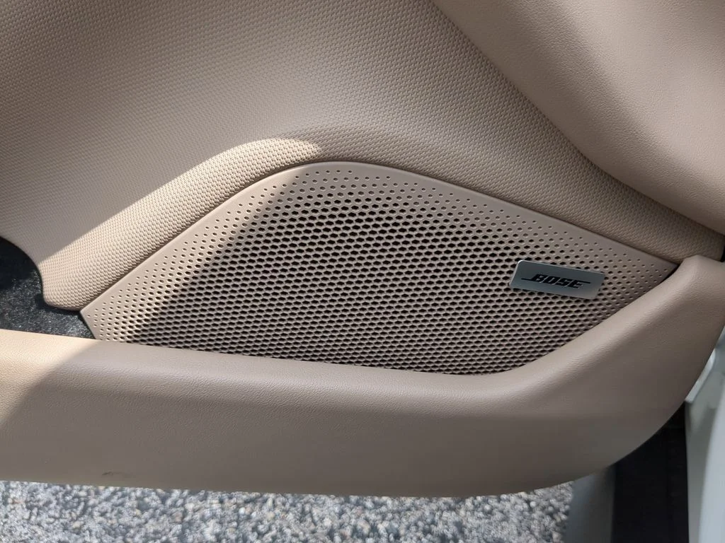 Used 2024  Porsche Base image 19
