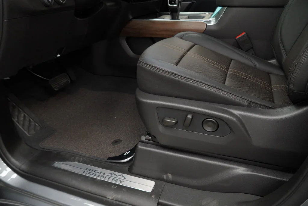 New 2026 Sterling Gray Metallic Chevrolet High Country image 23