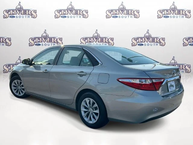 Used 2016  Toyota LE image 5
