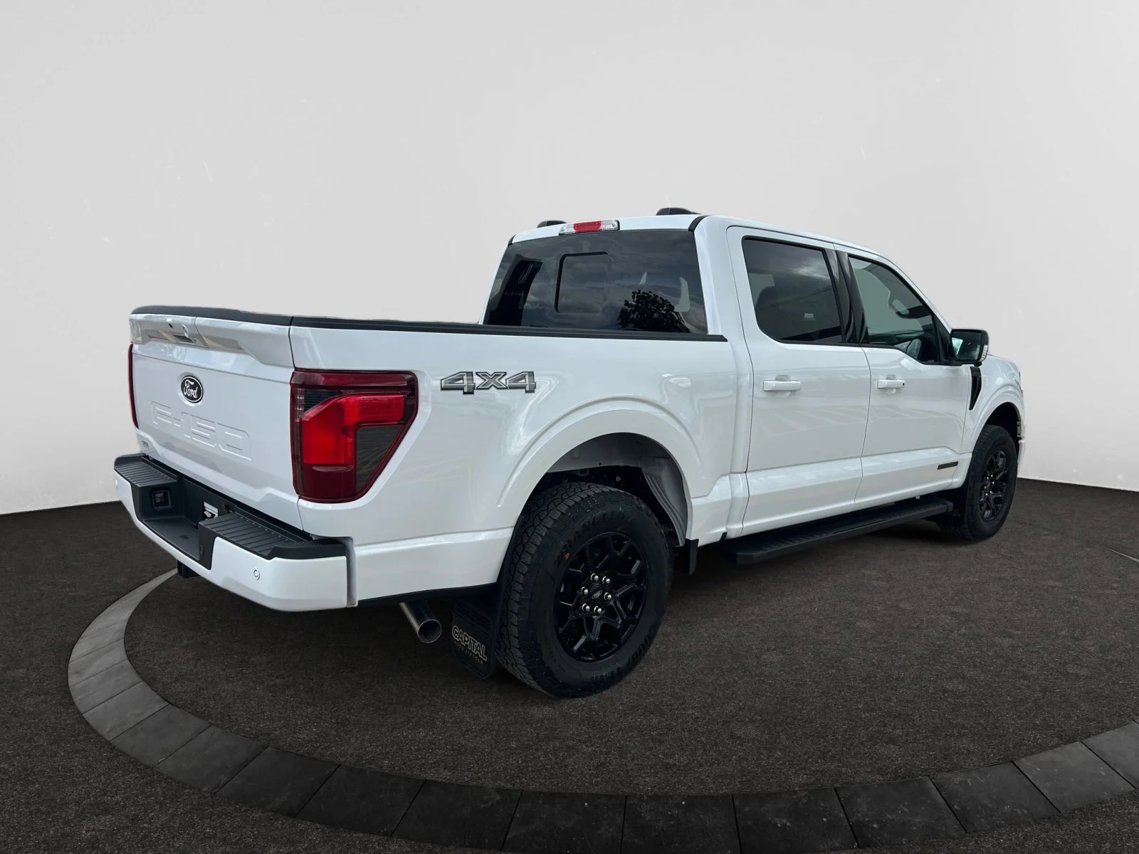 New 2026 Oxford White Ford XLT image 5