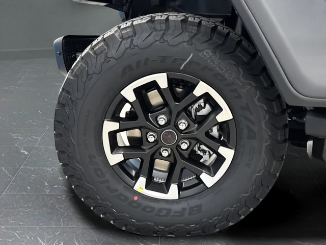 New 2026 Granite Crystal Metallic Clear-Coat Exterior Paint Jeep Rubicon image 36
