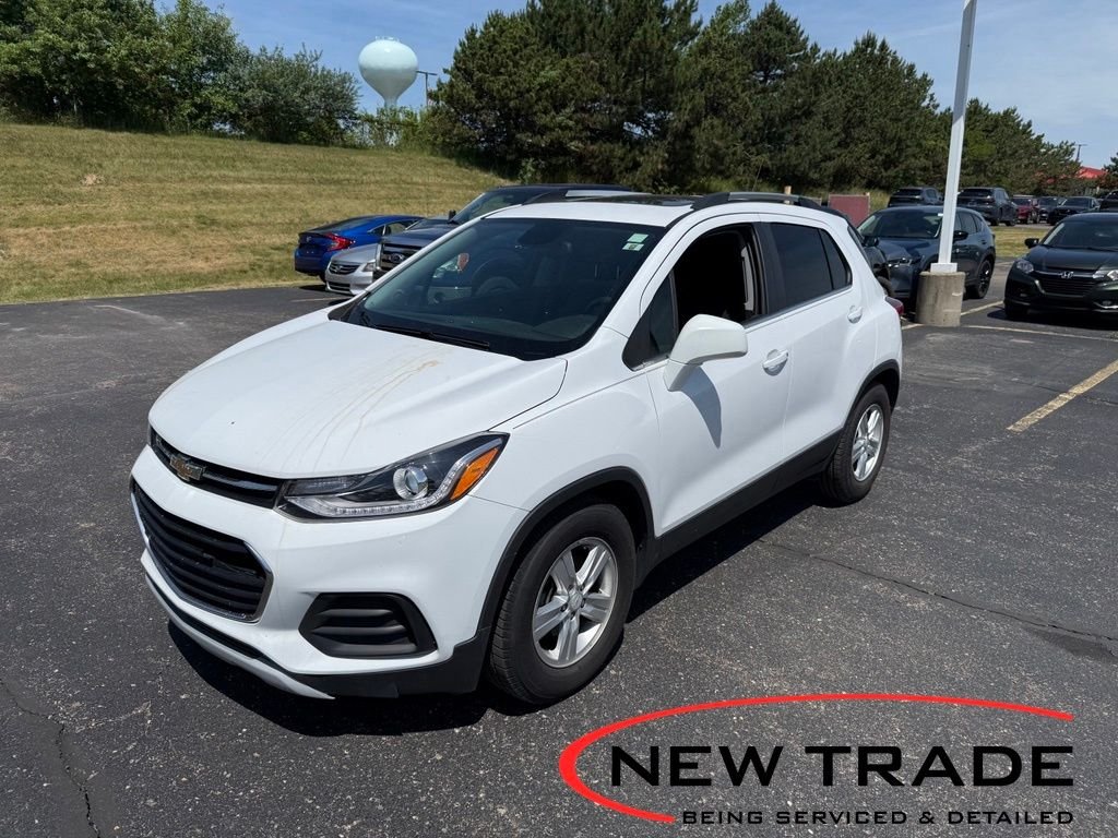 Used 2018 Summit White Chevrolet LT image 1