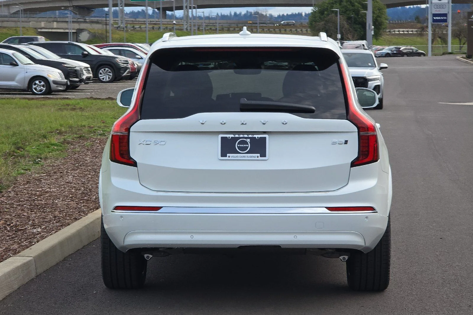 New 2026 Crystal White Volvo Plus image 4