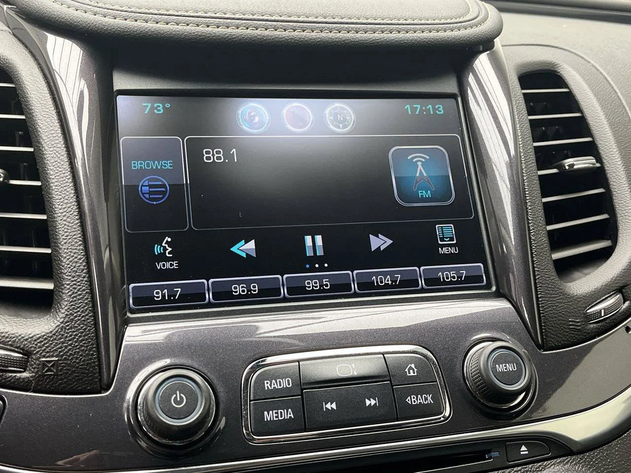 Used 2015 SILVER ICE METALLIC Chevrolet LT image 16