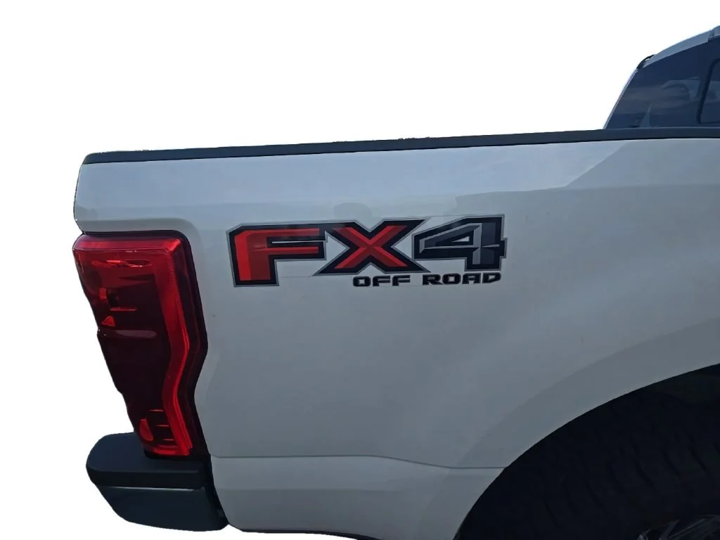 Used 2019 White Platinum Me Ford XL image 11