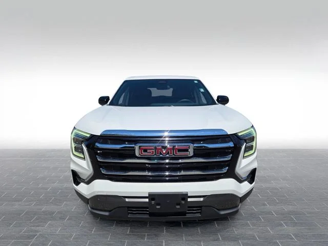 Used 2025 White GMC Elevation image 2