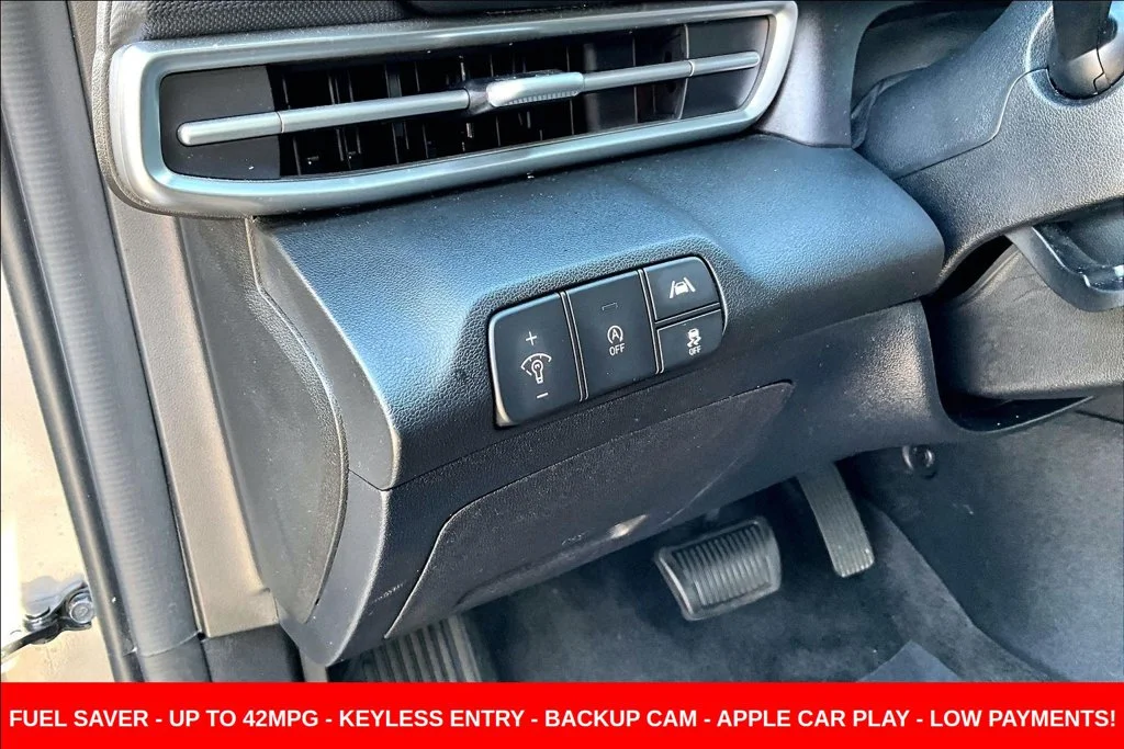 Used 2023 Silver Hyundai SE image 12