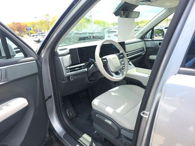 Certified Used 2025 Silver Hyundai SE image 15