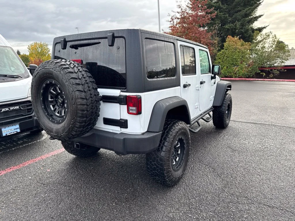 Used 2018 Bright White Clearcoat Jeep Unlimited Rubicon image 10