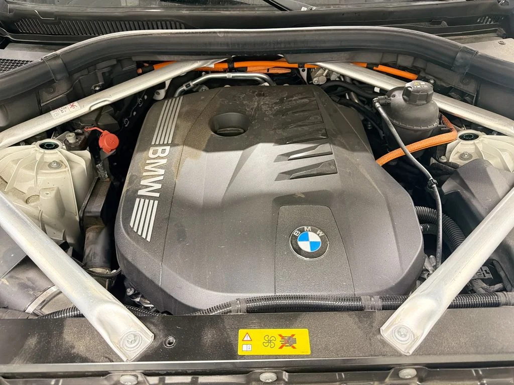 Used 2024 Alpine White BMW xDrive50e image 32