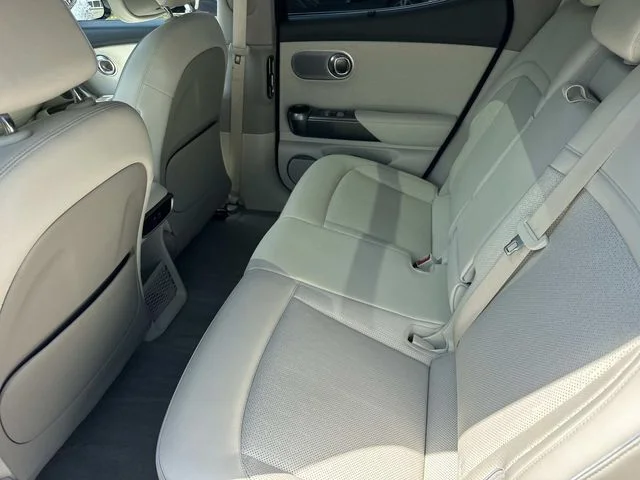 Used 2023 White Genesis Advanced image 16