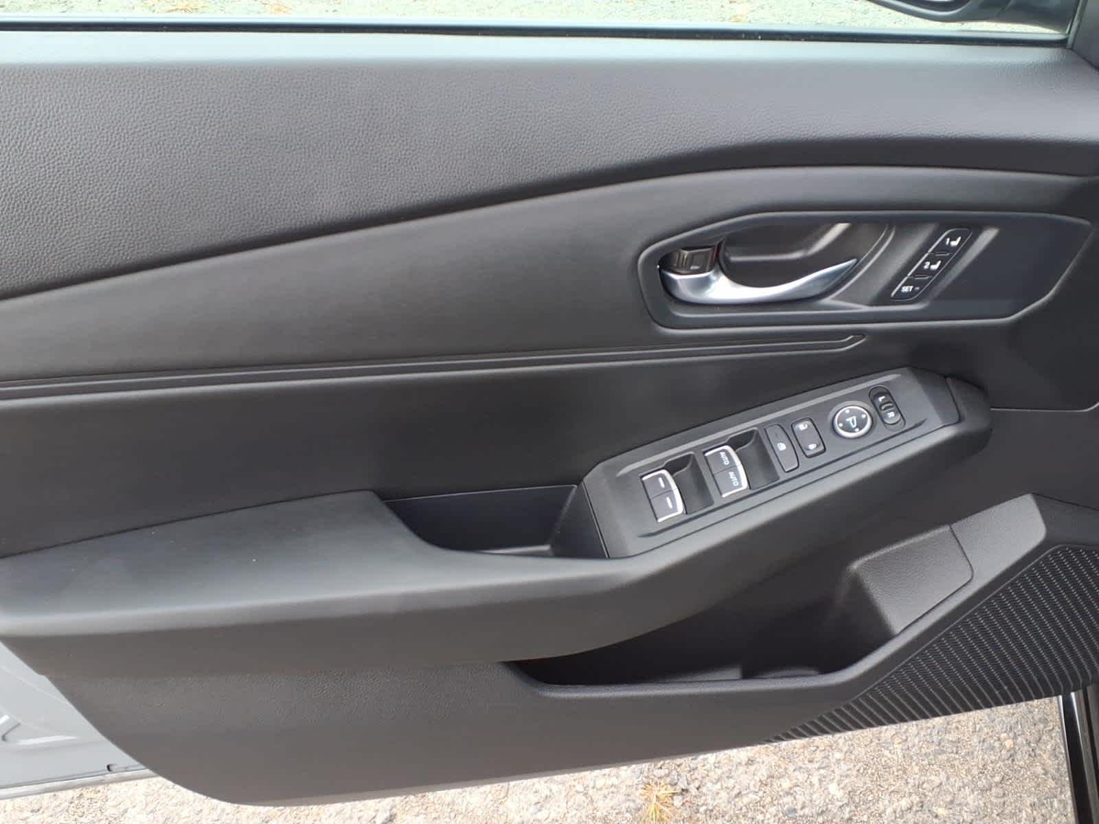 2024 Honda Accord Hybrid EX-L - Photo 17