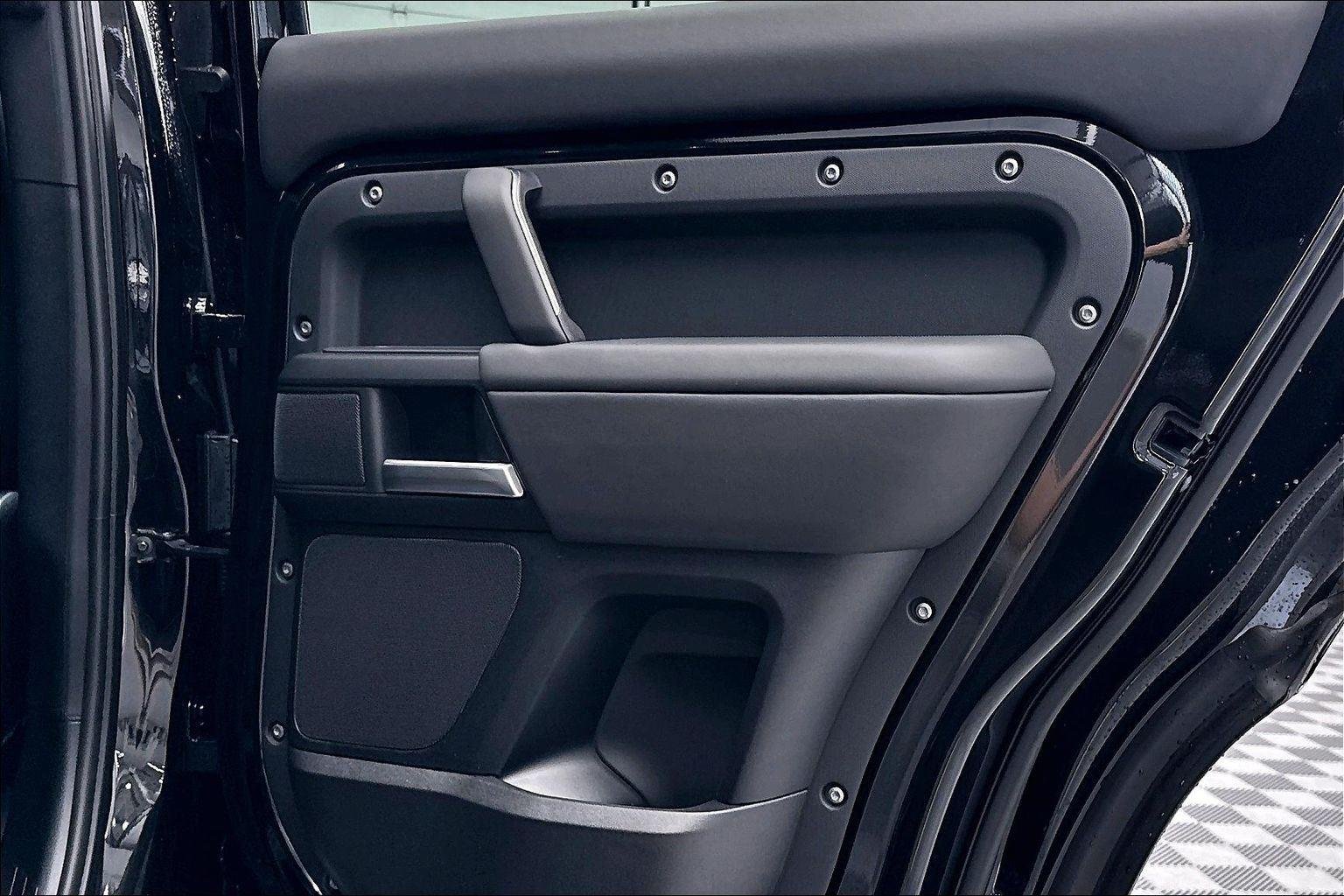 New 2026 Santorini Black Metallic Land Rover S image 31