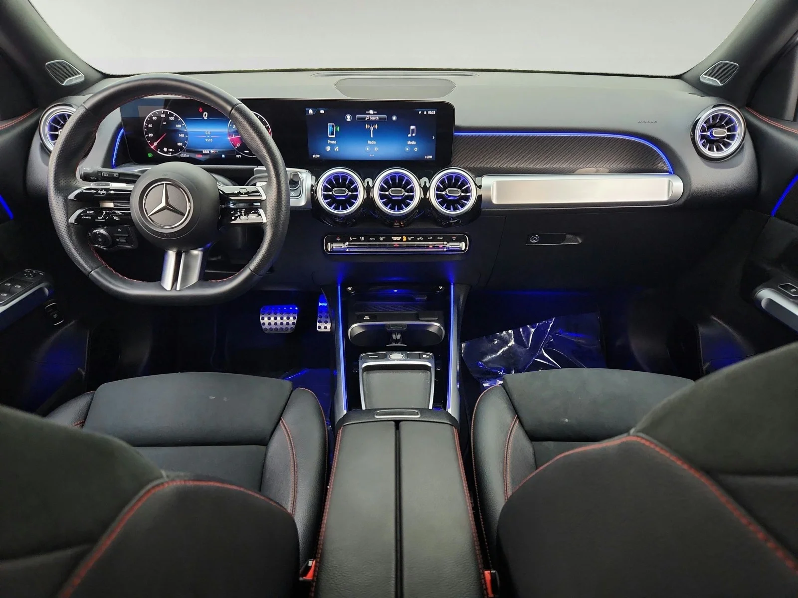 Used 2024 Polar White Mercedes-Benz GLB 250 image 23