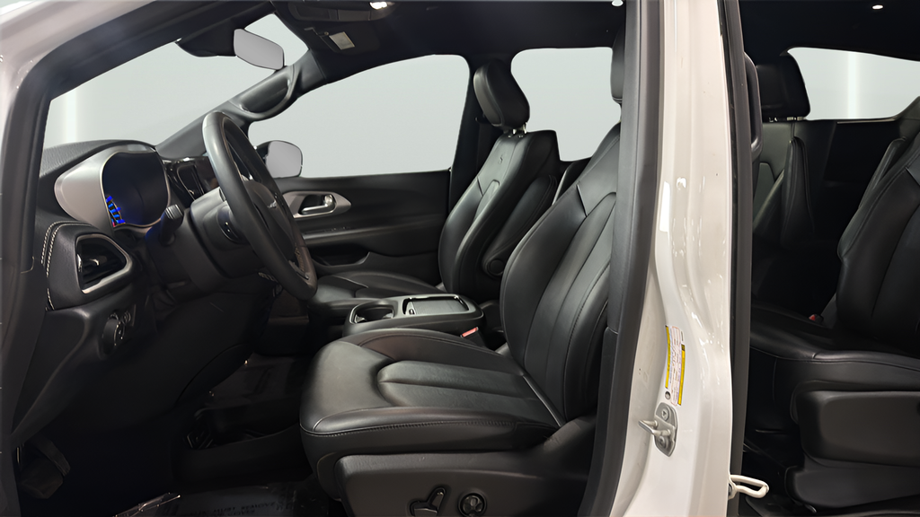 Used 2024 White Chrysler Select S Appearance image 23