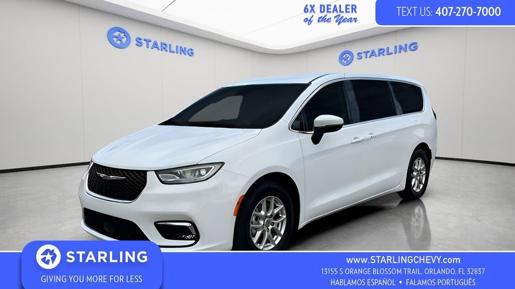 2023 Chrysler Pacifica Touring L's photo