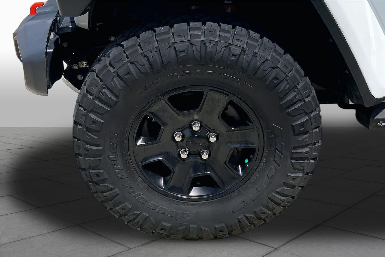 Used 2021 Bright White Clearcoat Jeep Mojave image 11