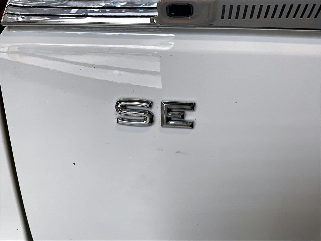 Used 2019 White Volkswagen 3.6L V6 SE image 30