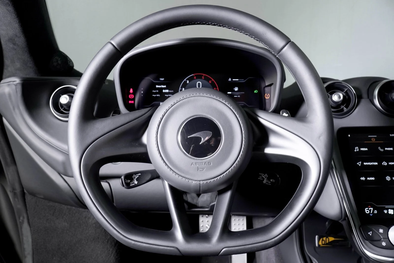 Certified Used 2025  McLaren  image 11