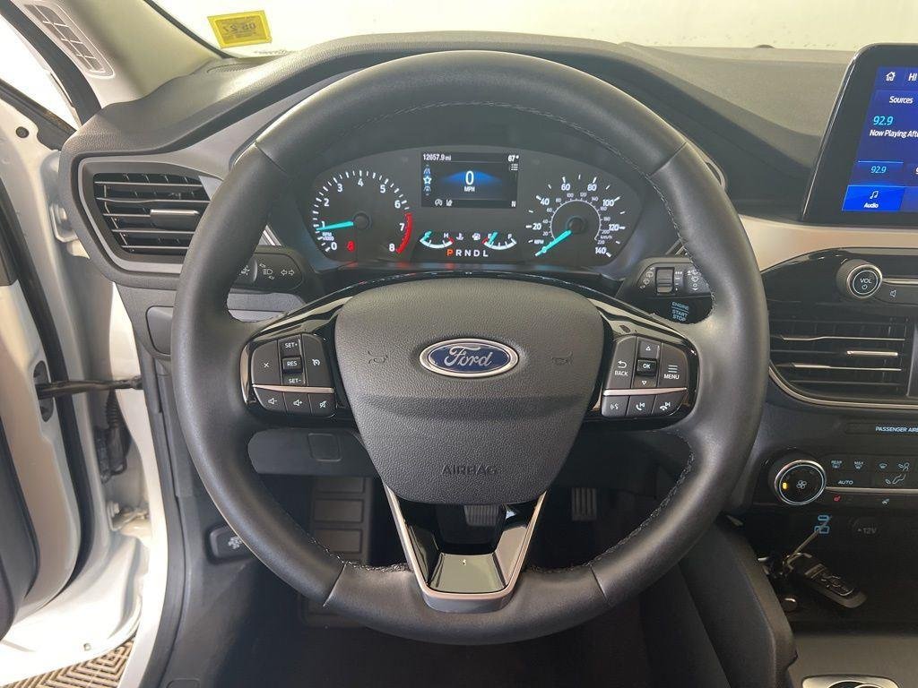 Used 2022 Oxford White Ford SE image 7