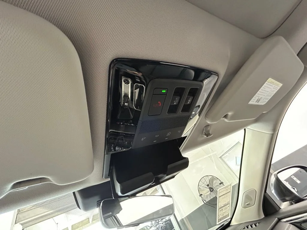 New 2026 Gray Mitsubishi SEL image 35