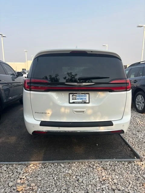 Used 2022 White Chrysler Touring L image 3