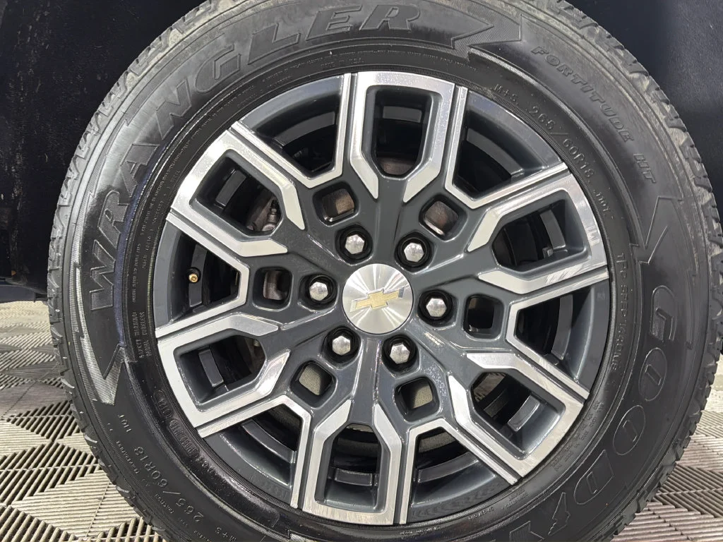 Used 2023 BLACK Chevrolet 4WD LT image 36