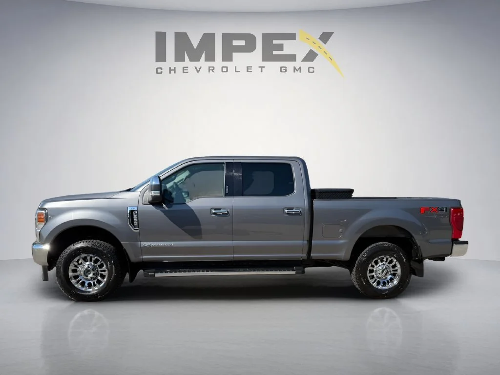 Used 2021  Ford XL image 2