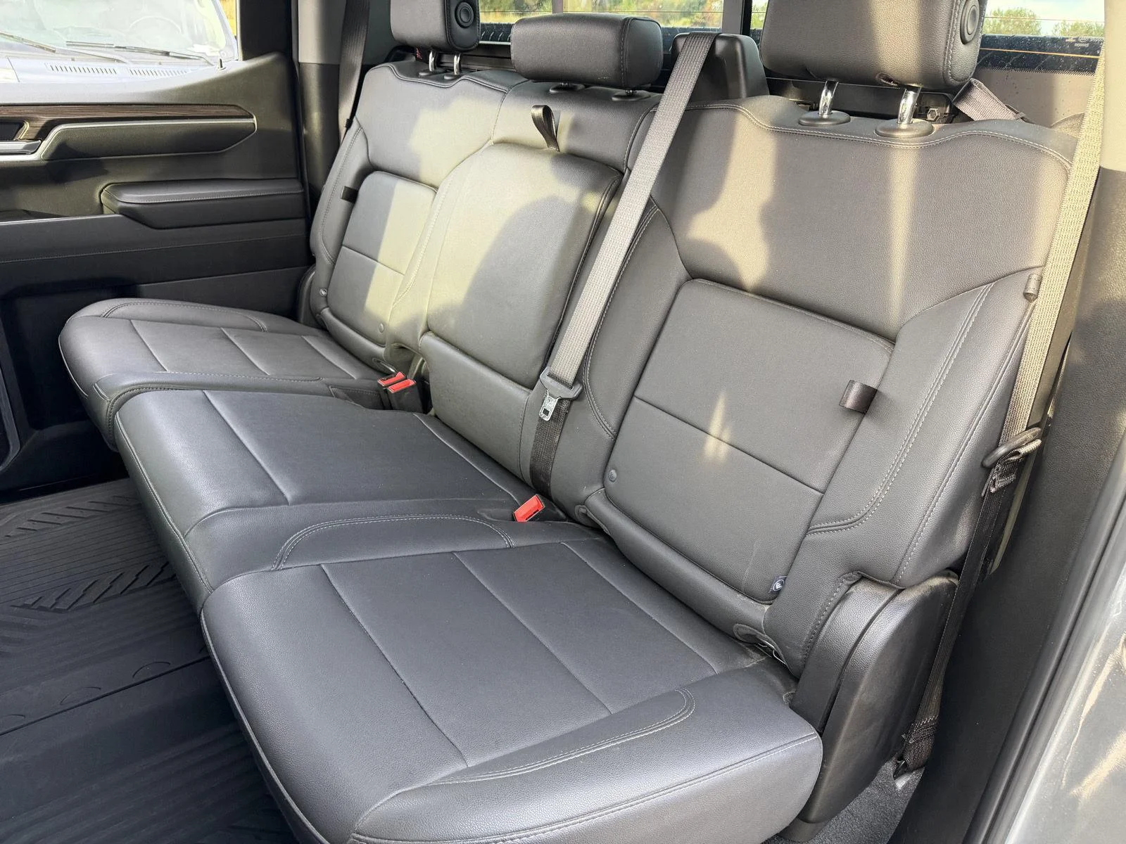 Used 2025 gray Chevrolet RST image 17