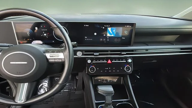 Used 2025 Black Hyundai SEL Convenience image 11