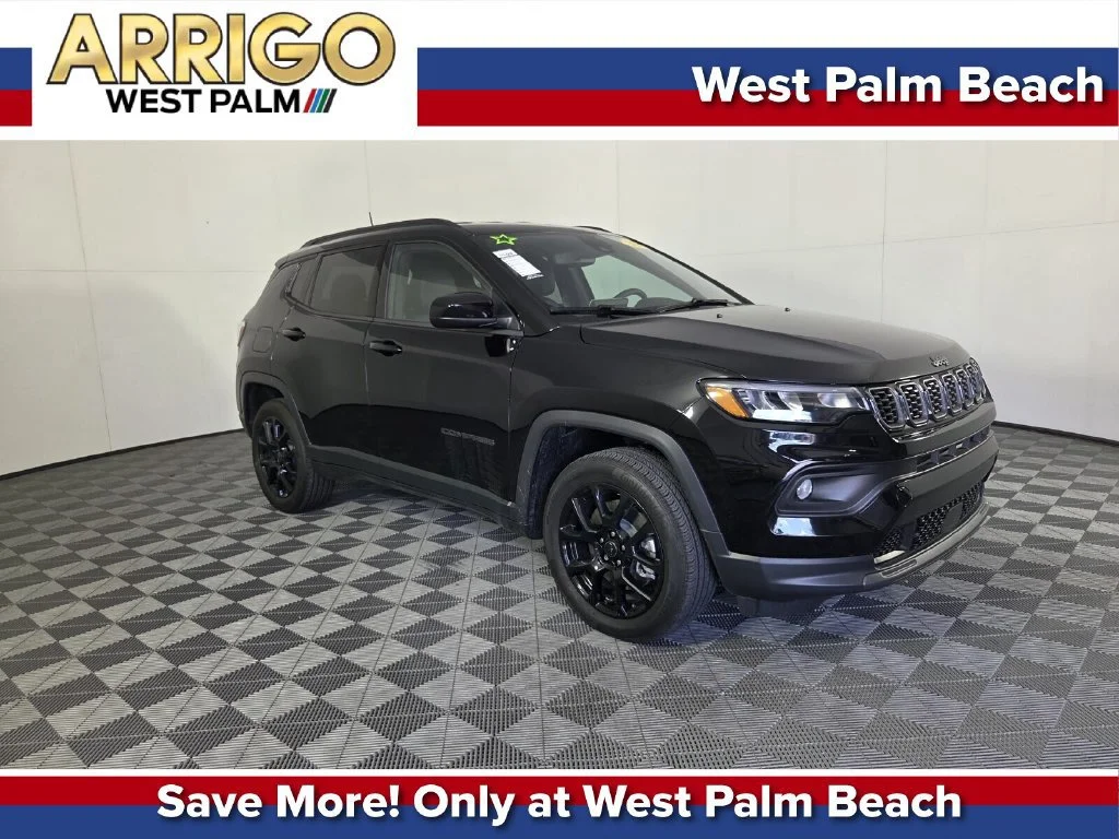 New 2026 Diamond Black Crystal Pearl-Coat Exterior Paint Jeep Latitude Altitude image 1
